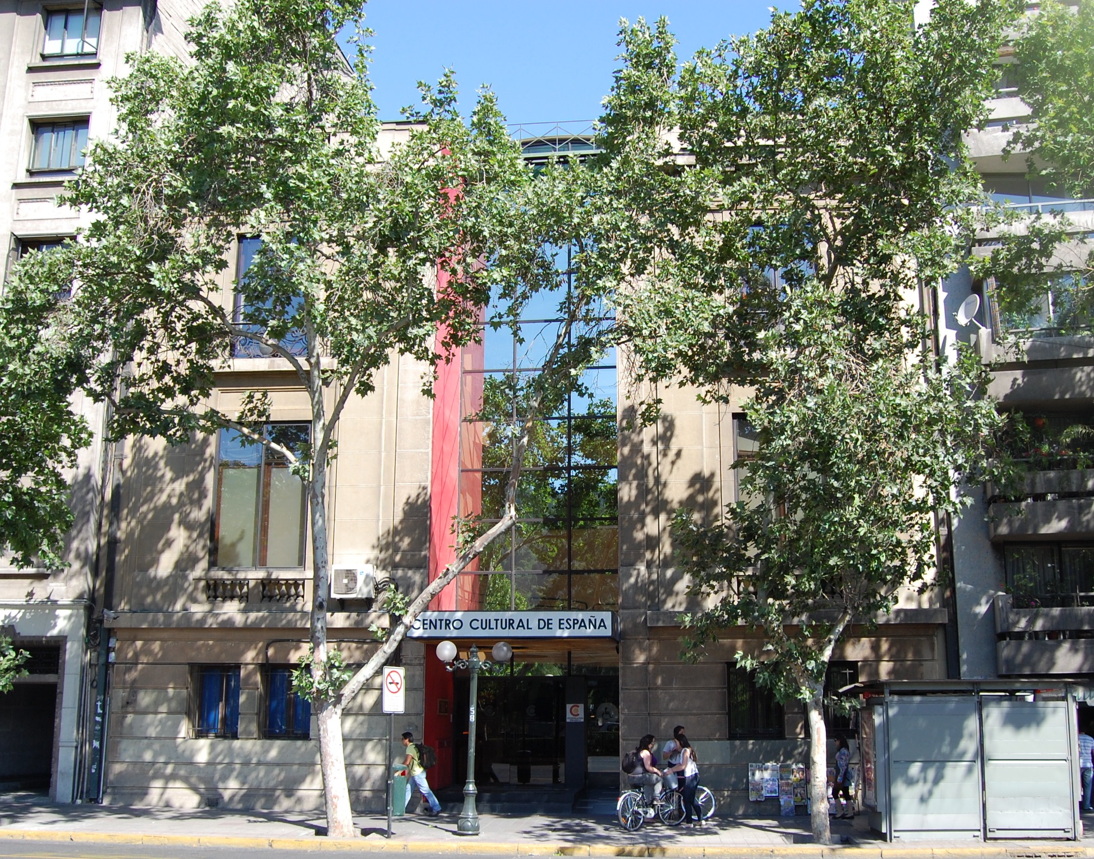 Fachada del Centro Cultural en Santiago de Chile