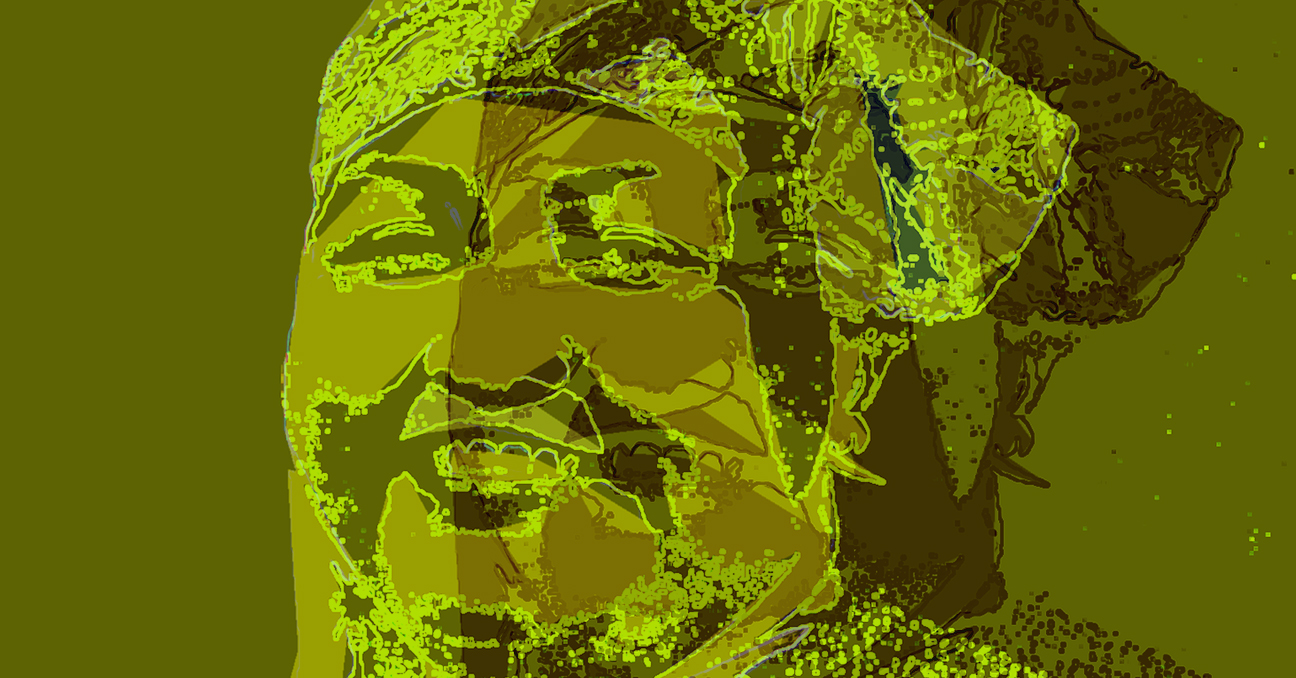 Rostro de mujer afrodescendiente con turbante africano.