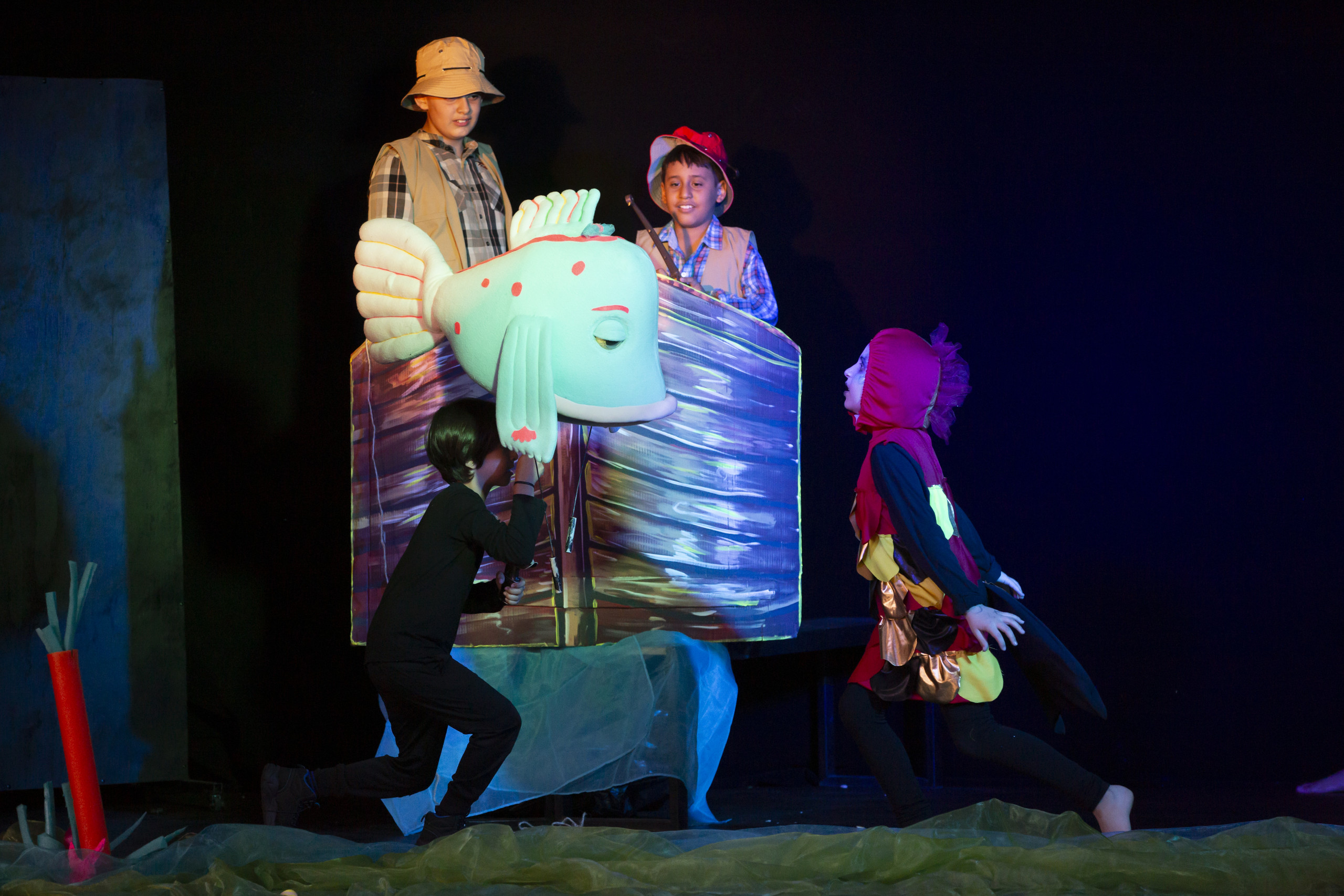 Teatro infantil con El entrems de los 5 pescaditos y el ro revuelto