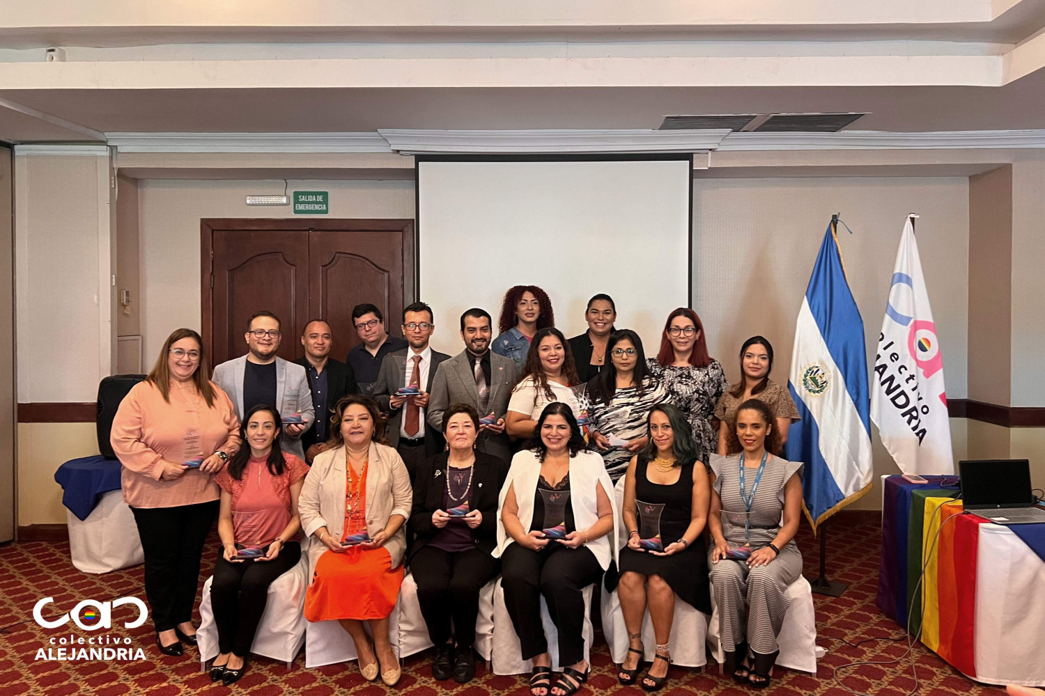 Premiados posando para fotografía
