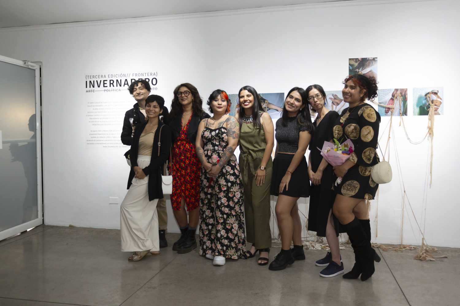 Grupo de chicas posando para la fotografía