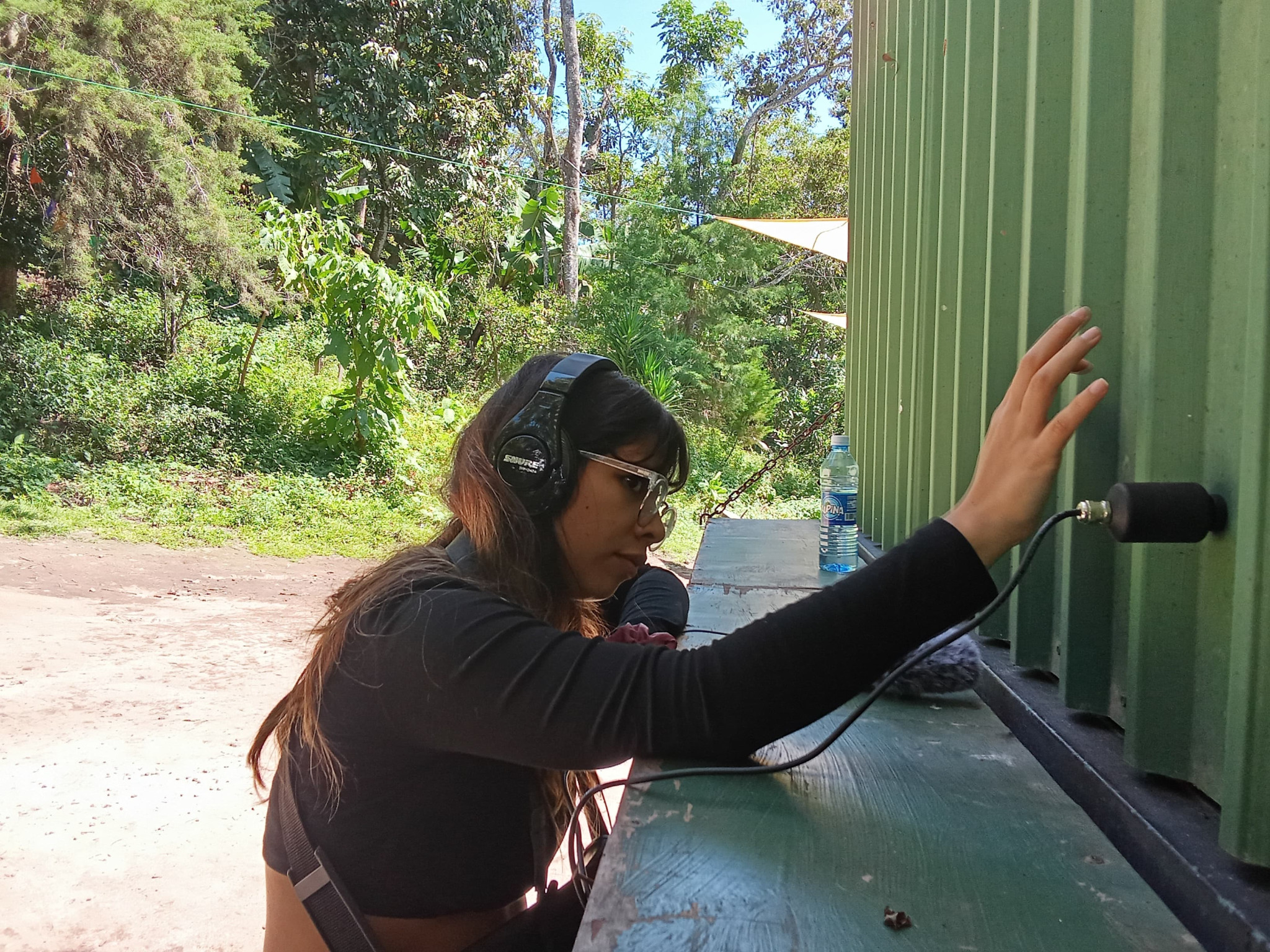 Karen Domínguez, participante en RMTC en la residencia del Centro Cultural de España en El Salvador, en proceso de grabación