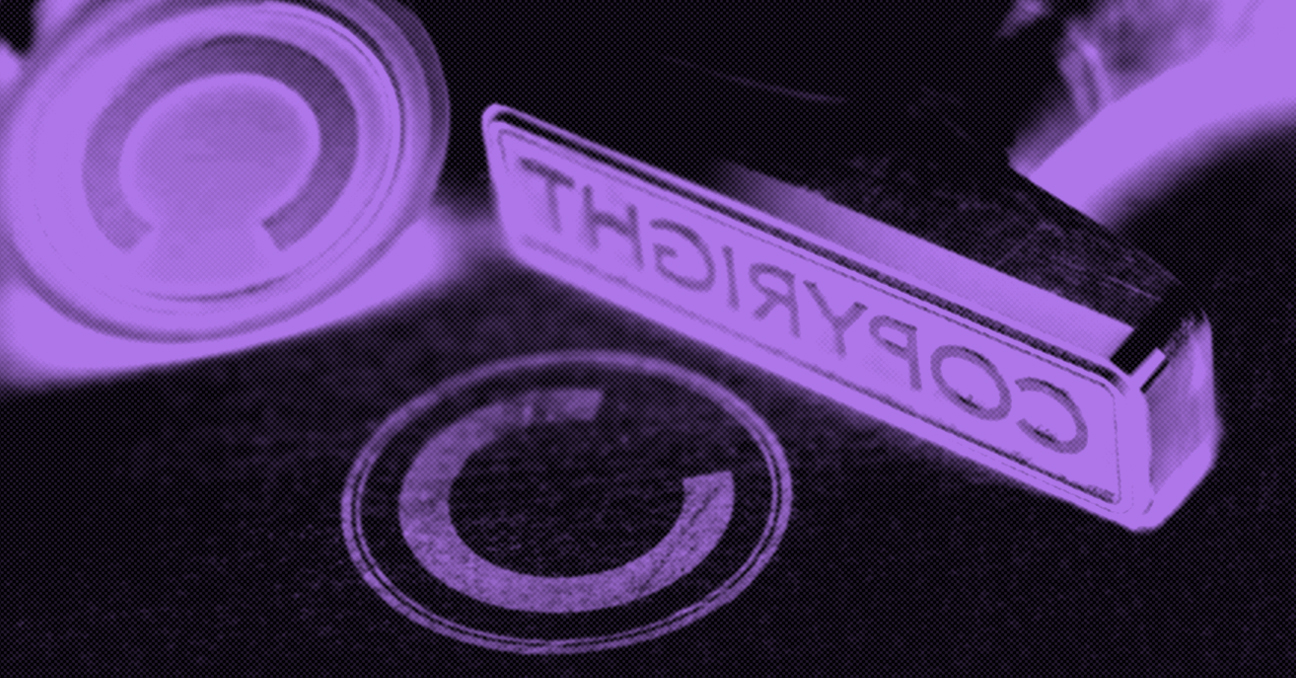 Un sello que pone Copyright al revés y una imagen con el icono de copyrigh, que es una C dentro de un círculo