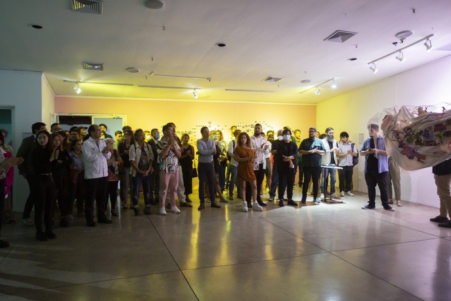 Público en la sala de exposiciones
