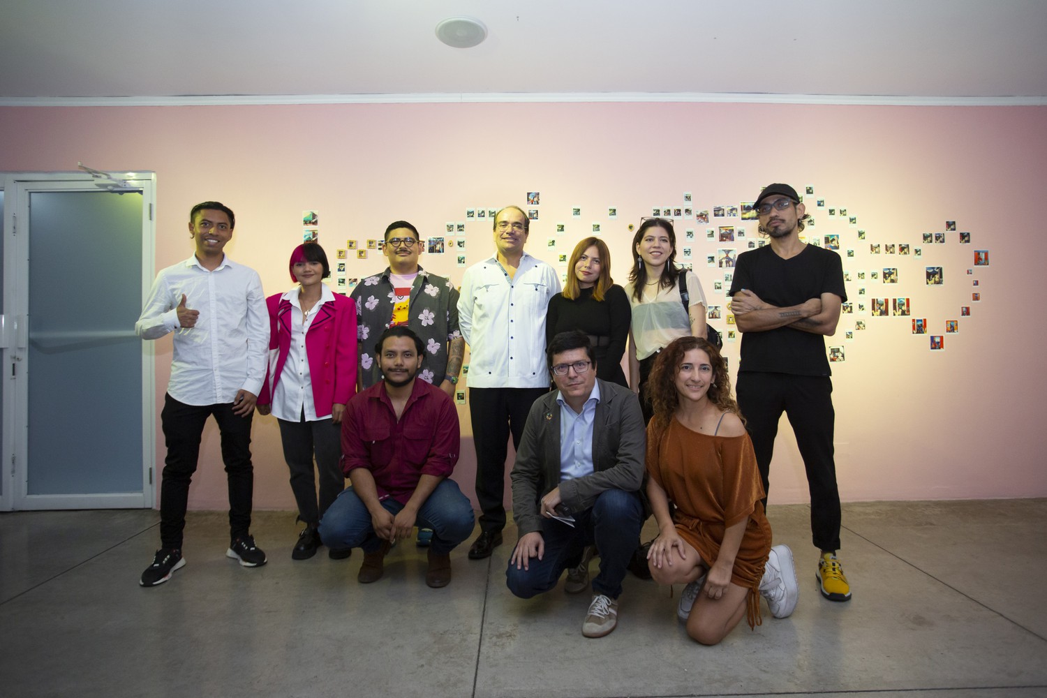 Representantes de AECID junto con artistas de la exposición