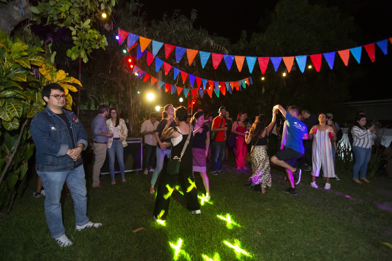 Público bailando