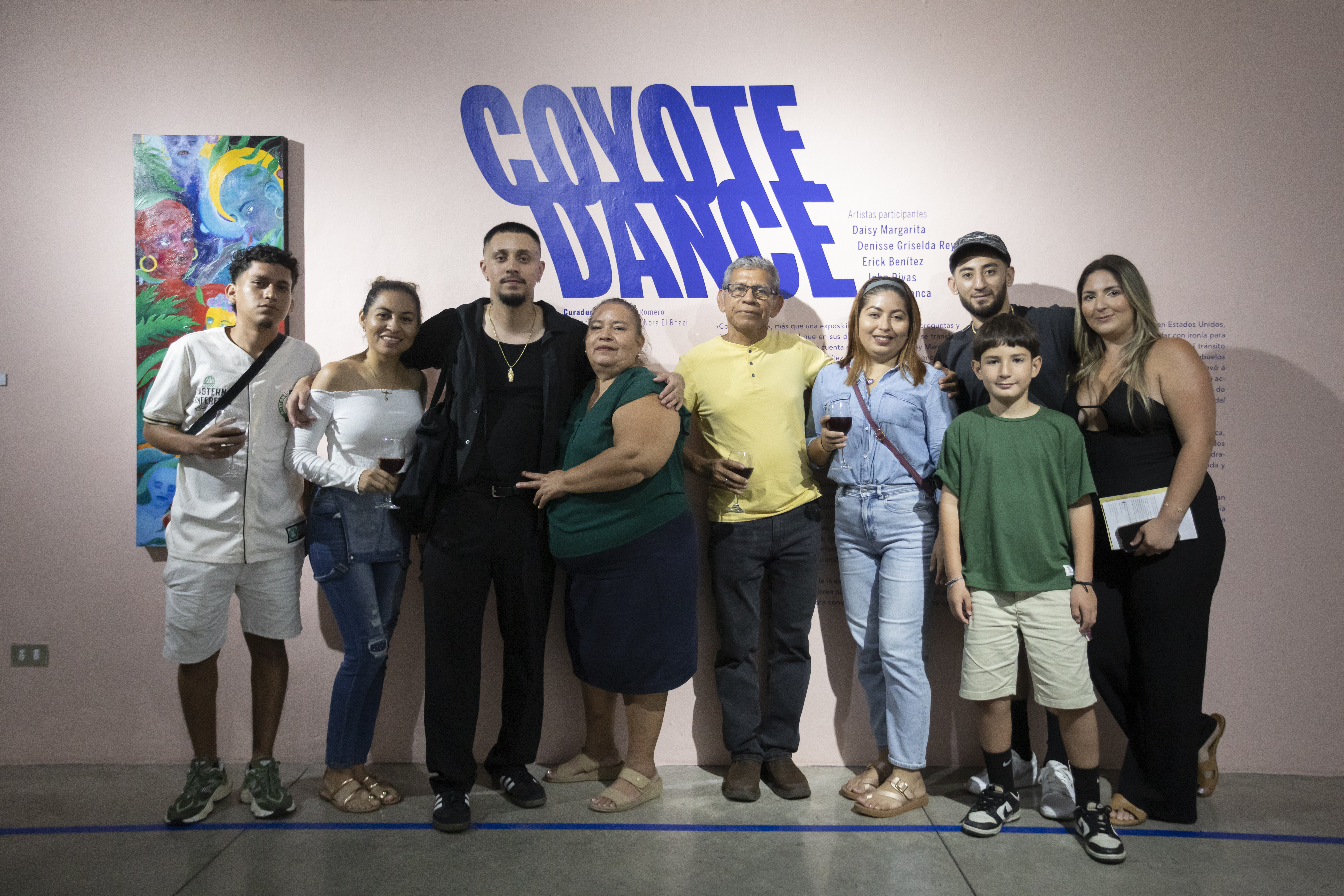 John Rivas, uno de los artistas de la muestra, nacido en Newark (Nueva Jersey) con su familia el día de la inauguración.